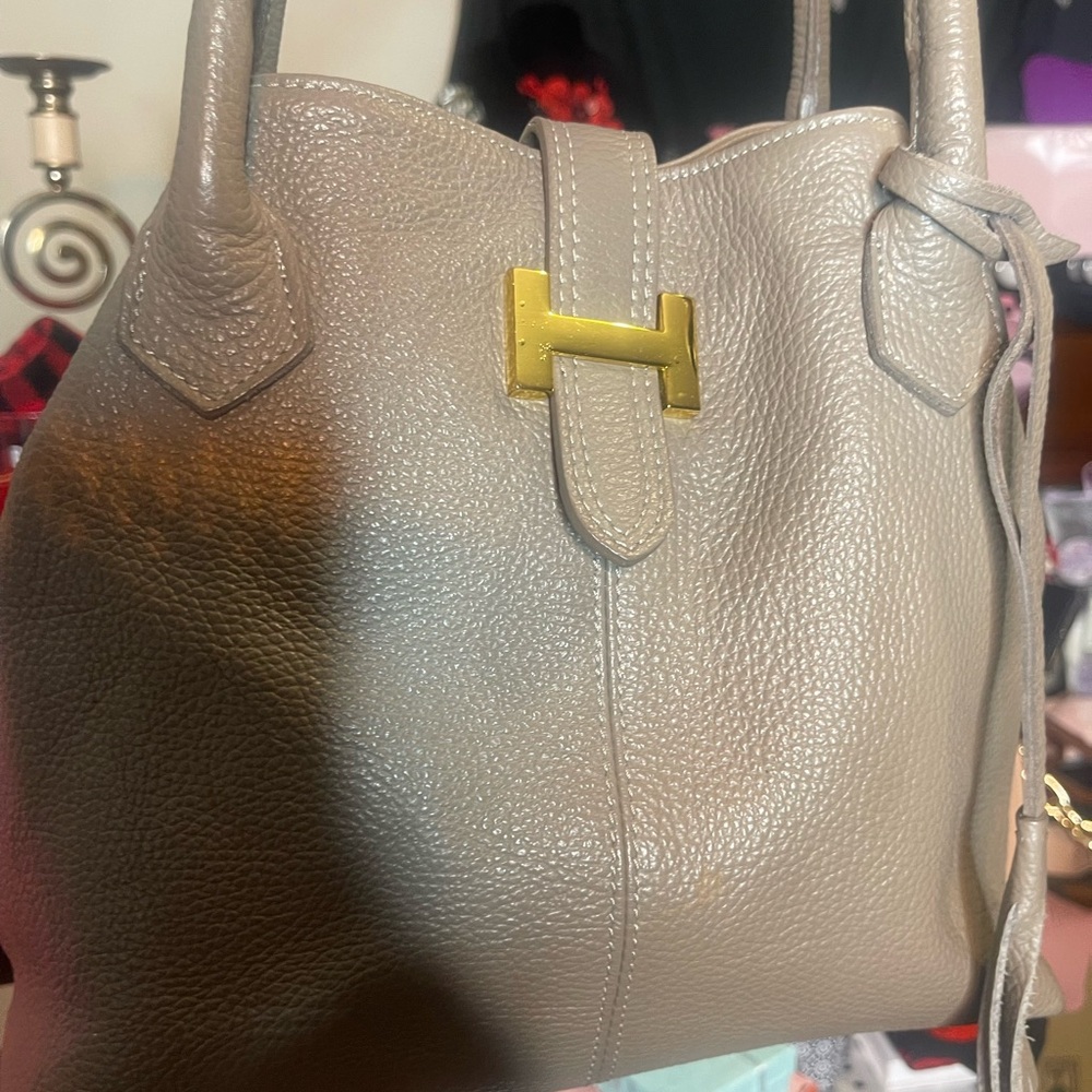 Hampton Genuine Leather Tan Shoulder Bag. EUC